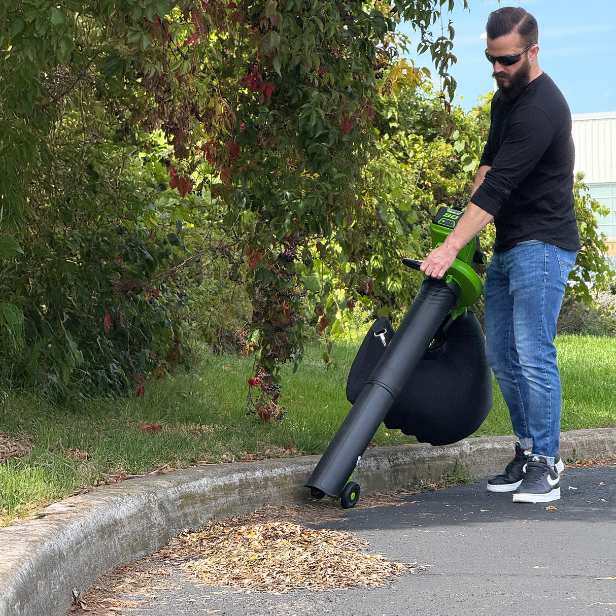 Greenworks 80V 3-in-1 Blower Vacuum – 520 CFM, 240 MPH, 4.0Ah Battery & Charger Included